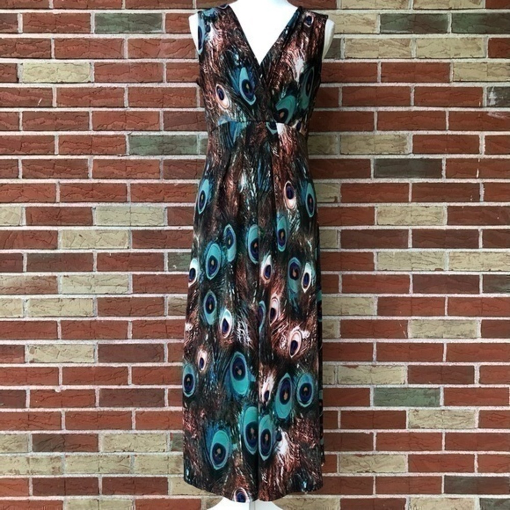 Kasper Peacock Feather Print Sleeveless V-neck Pleated Maxi Dress 👗